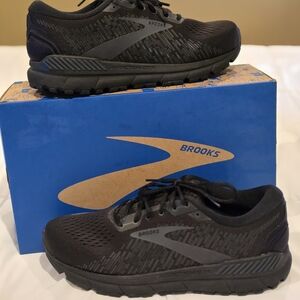 Brooks Men's All-Black Athletic Running Shoes